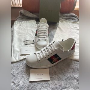 GUCCI MEN'S ACE EMBROIDERED SNEAKER WITH BEE SIZE- 7 1/2 VGUC